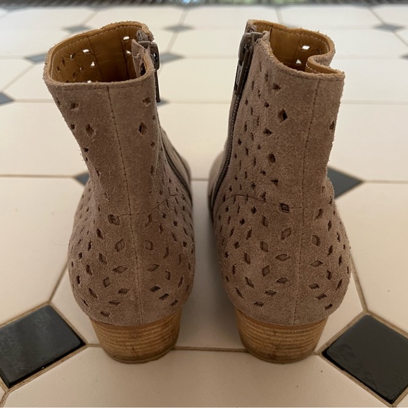 Soludos Perforated Grey Booties Size 7.5 - Picture 4 of 6